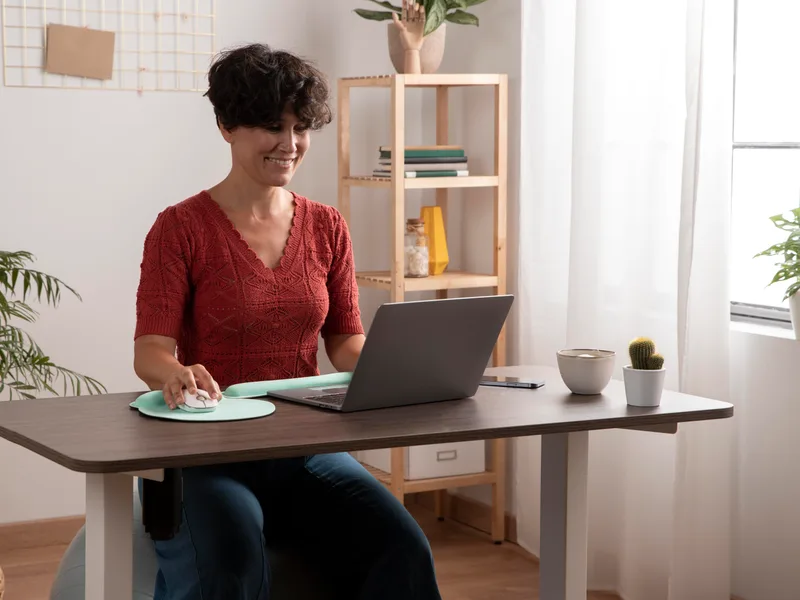 How Care Natural Wellness Center treats poor posture in Melbourne